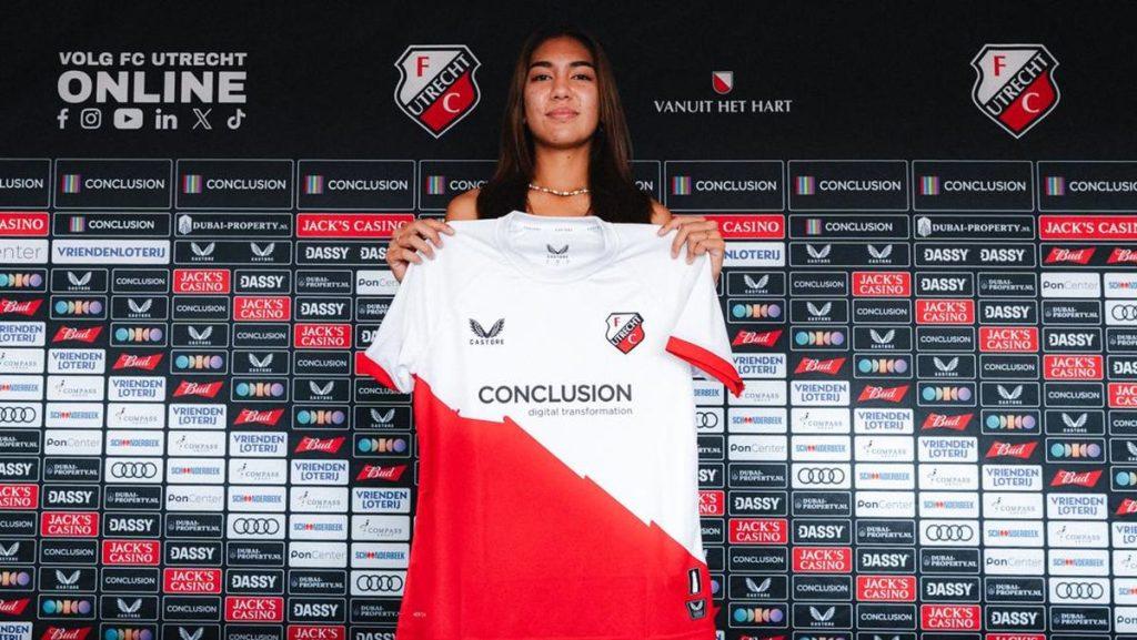 Pemain depan andalan Timnas Putri Indonesia, Claudia Scheunemann, kini resmi menjadi bagian dari FC Utrecht Vrouwen.