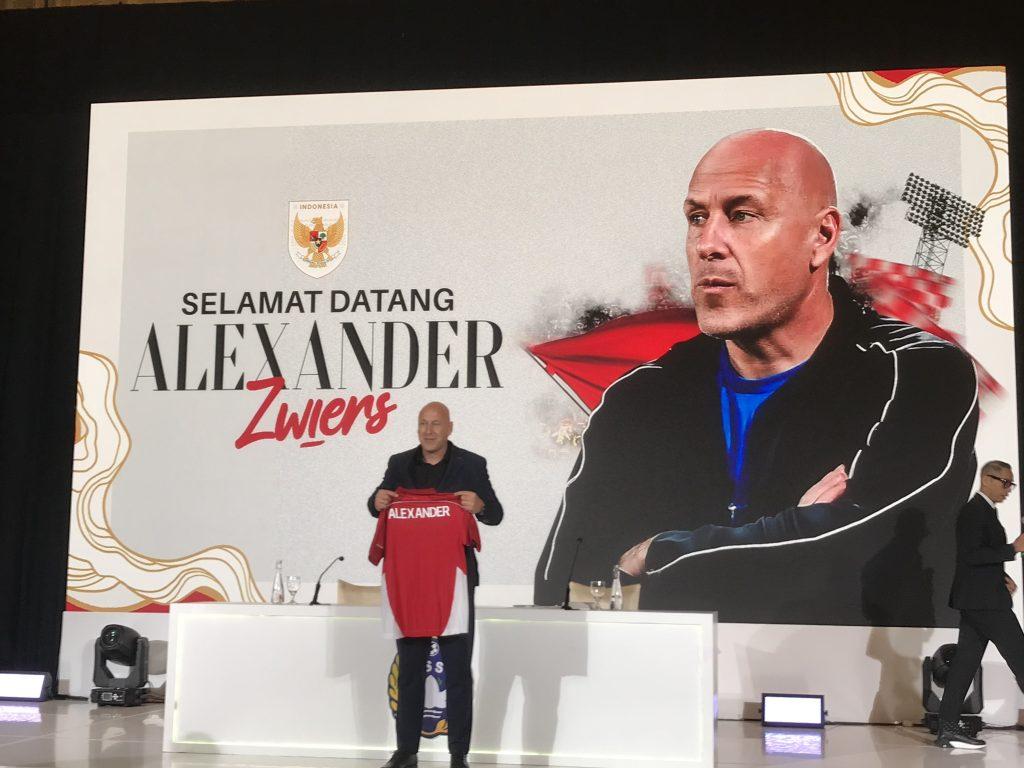 Setelah penantian yang cukup lama, PSSI akhirnya mengumumkan Alexander Zwiers sebagai Direktur Teknis baru PSSI.