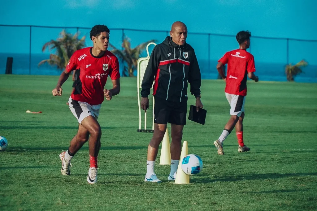 Alasan Nova Arianto Hanya Bawa Empat Pemain Diaspora di Piala Kemerdekaan 2025 Timnas U-17 Indonesia sedang bersiap menyambut Piala Dunia U17 2025 di Qatar yang akan berlangsung pada 5-27 November.